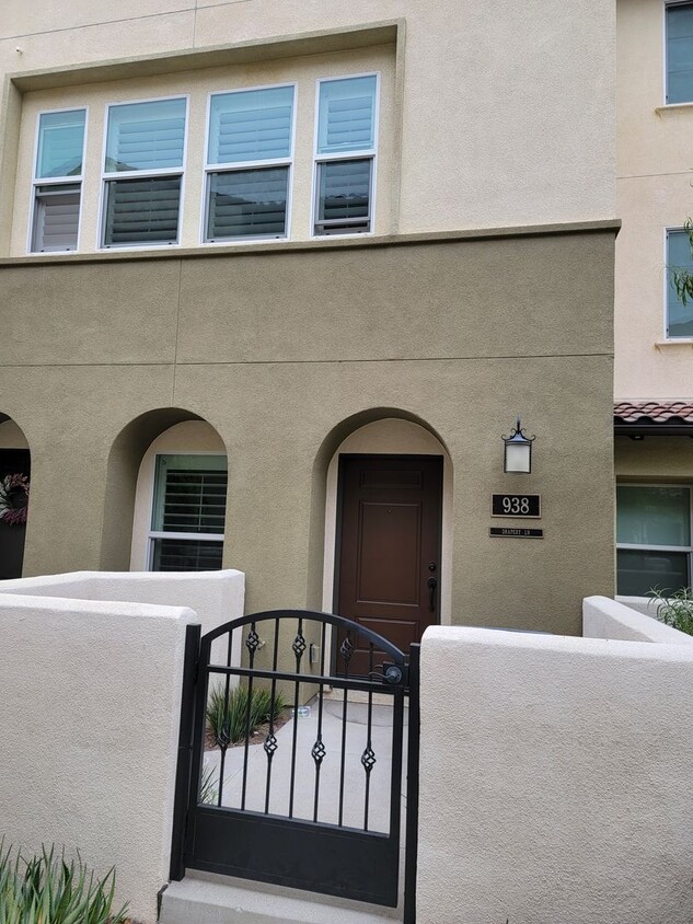 Foto principal - Newly Renovated 2 Bedroom Condo in Anaheim