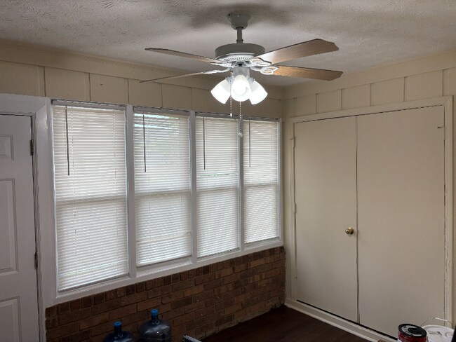 Foto del edificio - 525 Charleston Ln