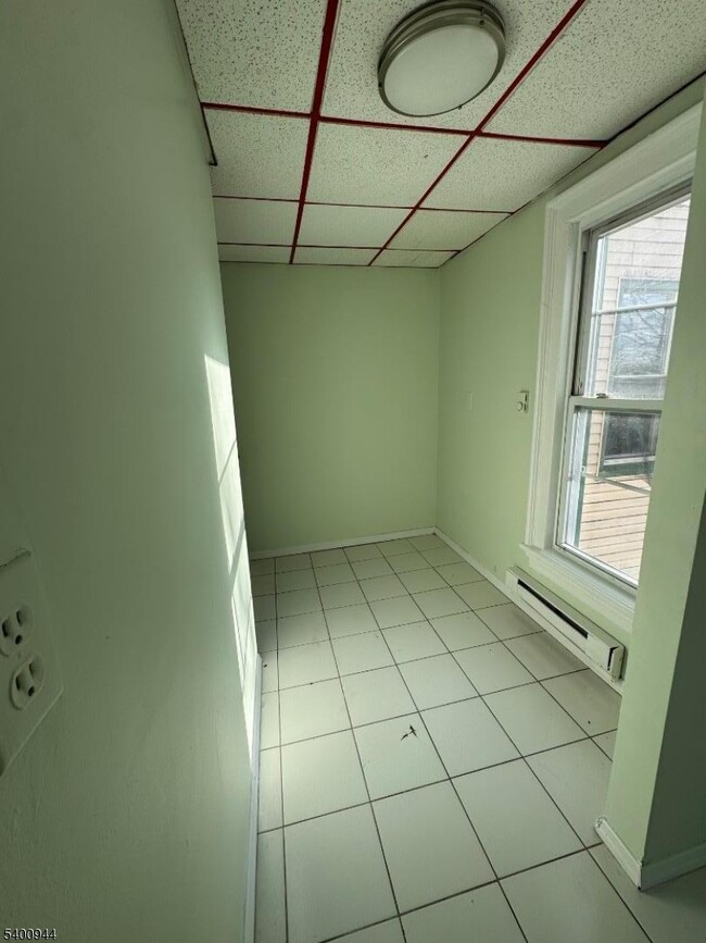 Building Photo - 1141 Louisa St