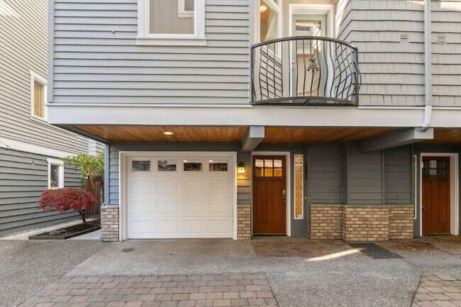 Foto del edificio - Stunning Capitol Hill Townhome in Prime Seattle Location – 3BR / 3BA Available June 7