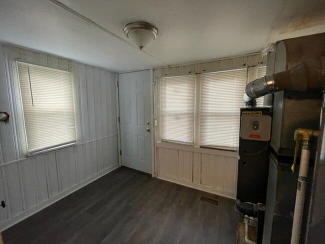 Building Photo - 8082 Packard Ave