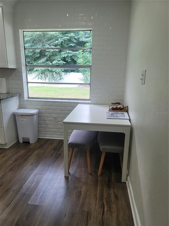 Foto del edificio - 2400 NE 57th Pl