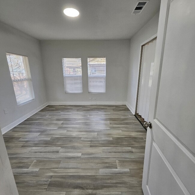 Building Photo - 1509 W Collin St