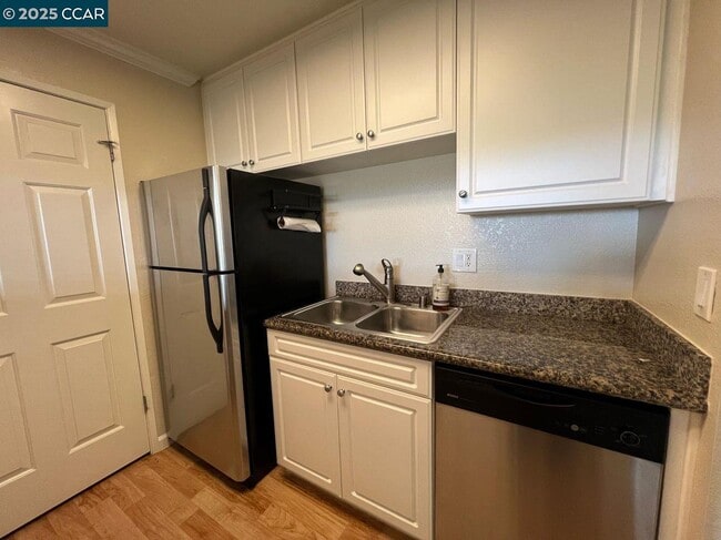 Building Photo - 460 Bollinger Canyon Ln