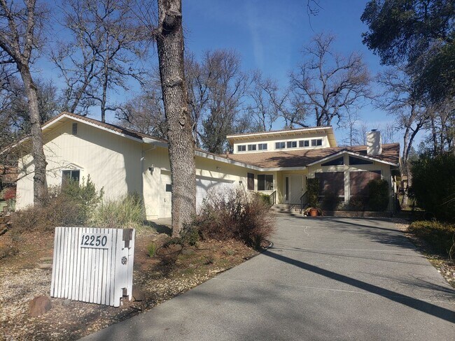 Building Photo - 3 br, 2 bath House - 12250 Lakeshore N.