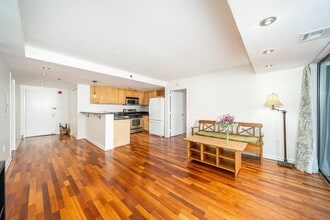 Building Photo - 700 1ST St