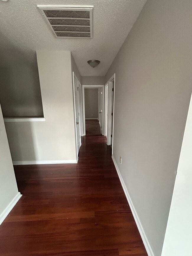 Building Photo - 204 Rindle Dr