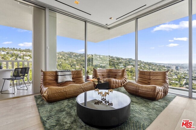 Foto del edificio - 9255 Doheny Rd