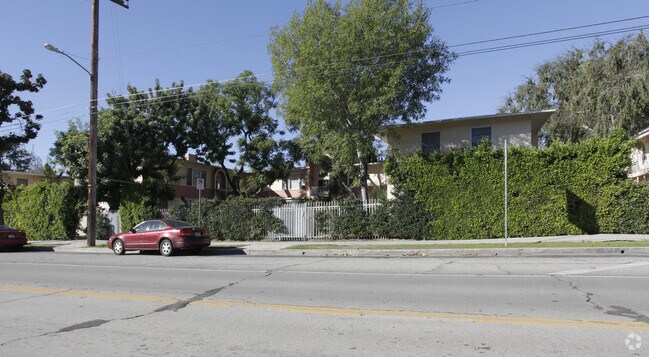 Primary Photo - Willow Crest Apartments