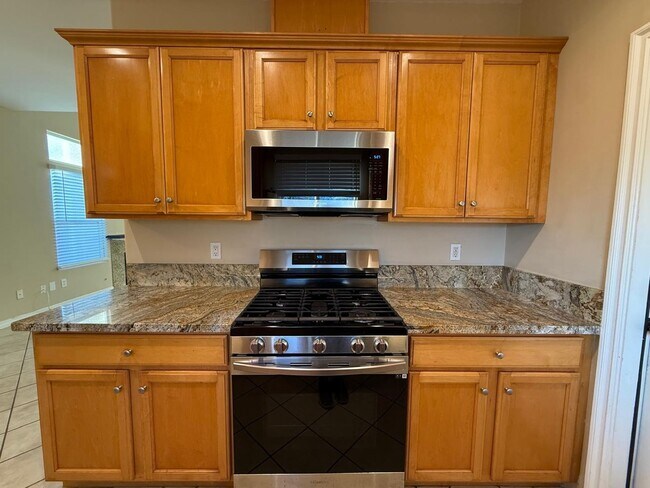 Building Photo - Charming Home Just Minutes from the Beach!