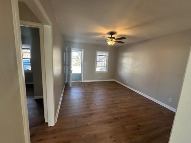 Foto del edificio - 123 S Sam Davis Ave