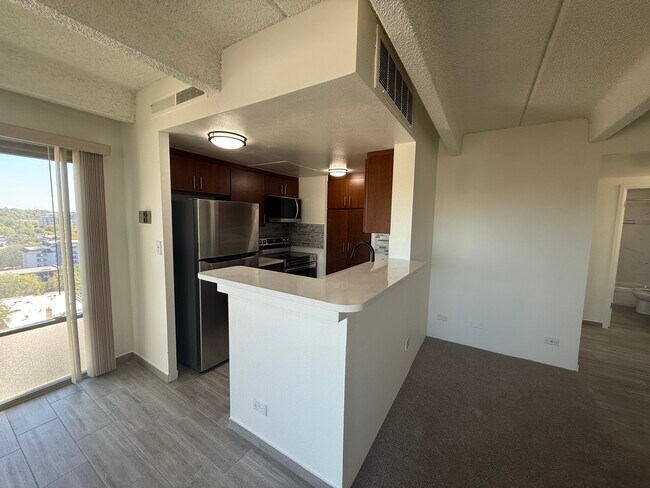 Cocina renovada de cuarzo - The Denver House