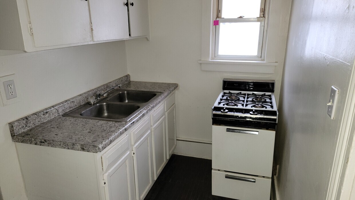 Building Photo - 824 16th St