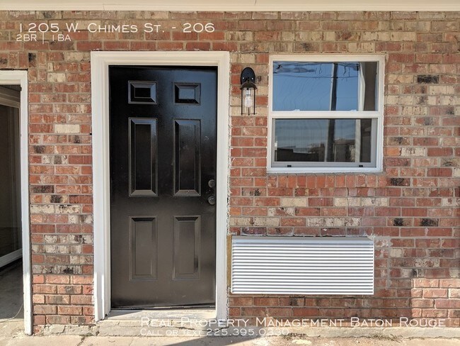 Building Photo - Newly Renovated Apartment on Chimes St!