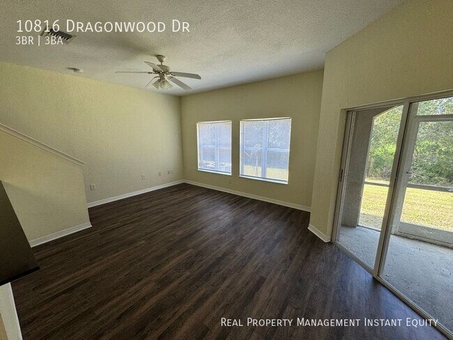 Foto del edificio - 10816 Dragonwood Dr