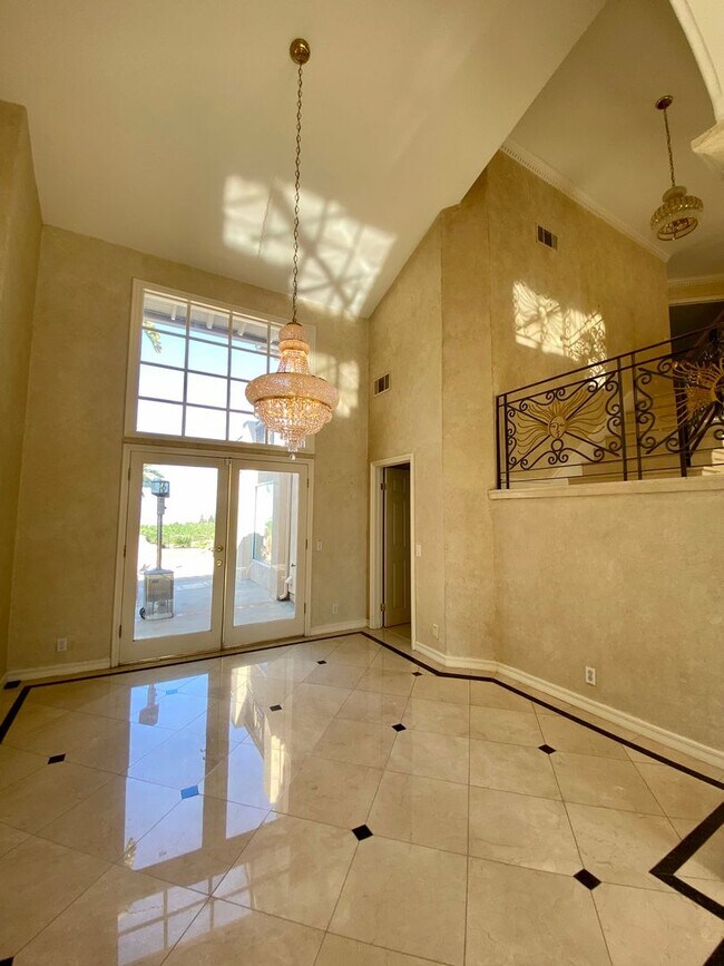Building Photo - Beautiful, Spacious Two-Story 4-Bedroom Ho...