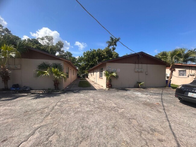 Foto del edificio - 3750-52 Desoto Ave