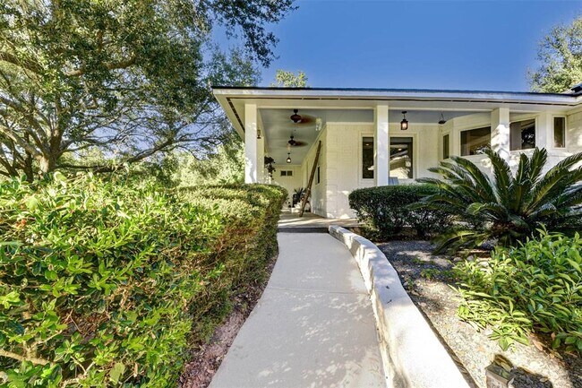 Building Photo - 9550 Lake Conroe Dr