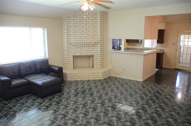 Foto del edificio - 10807 Emery Dr