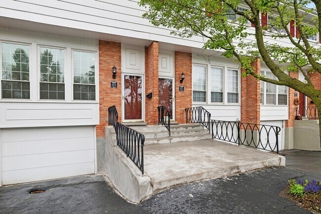 Foto del edificio - 958 Green Bay Rd