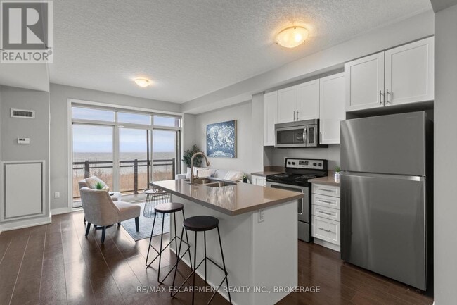 Building Photo - 35 Southshore Cres