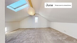 Building Photo - Private bedroom in 3 bed/1 bath Home