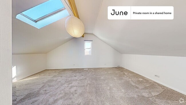 Building Photo - Private bedroom in 3 bed/1 bath Home
