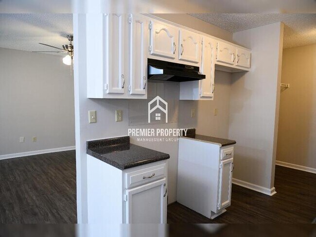 Foto del edificio - 3017 Meadows Ln