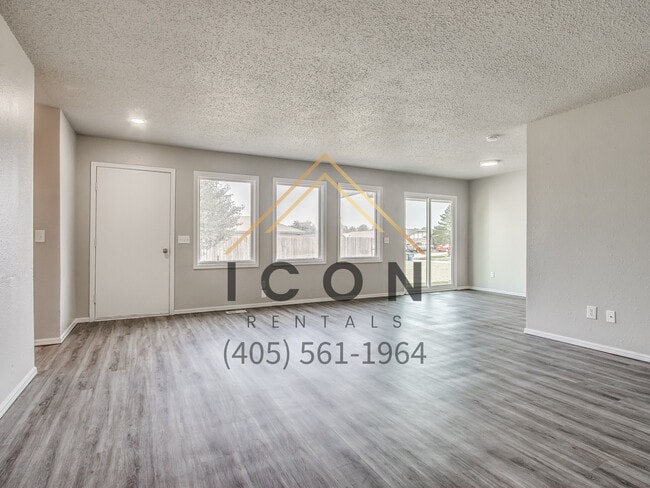 Building Photo - 517 N Robin Way