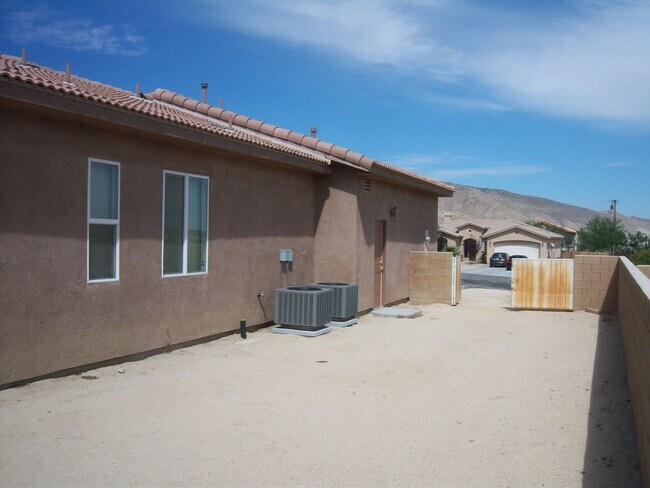 Foto del edificio - AVAILABLE NOW $200 off First Month Rent