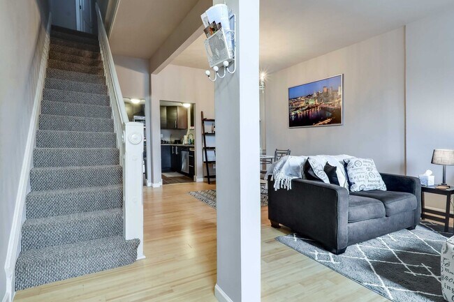 Building Photo - Remodeled 3 bedroom in Southside