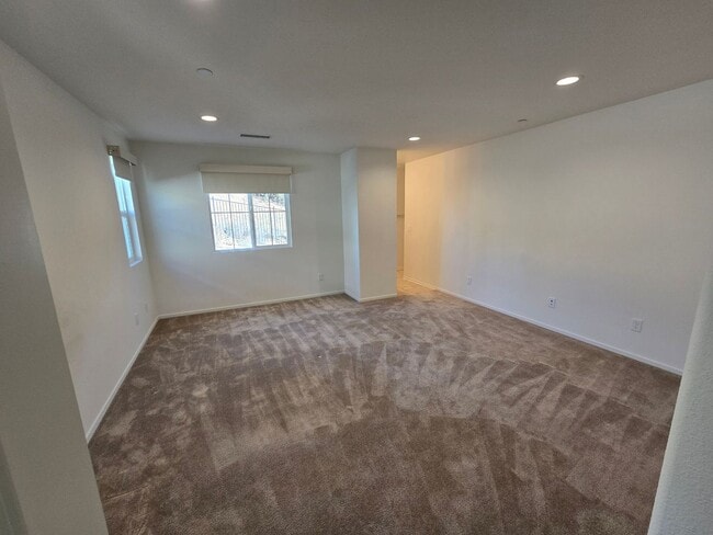 Building Photo - 3BR / 2.5BA Dream home in the heart of El Cajon!