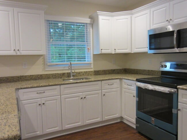 Building Photo - 22 Lasatta Ave