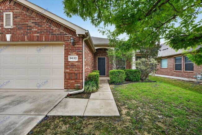 Foto del edificio - 9032 Heartwood Dr
