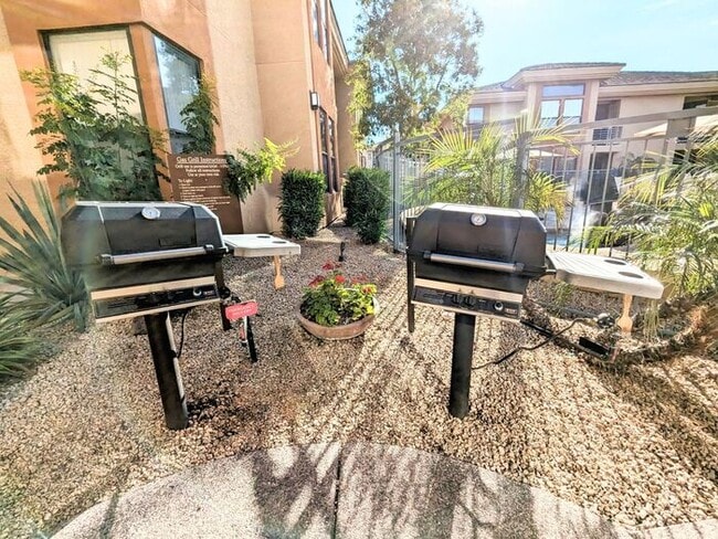 Building Photo - 2 Bed 2 Bath Condo in Montage Condominium