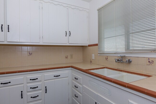 Building Photo - 4155 Lockland Pl