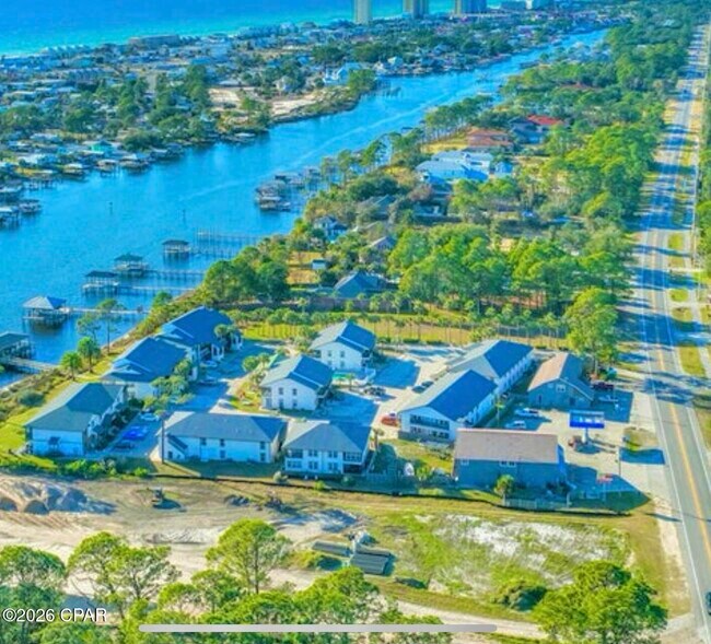 Foto del edificio - 7813 N Lagoon Dr