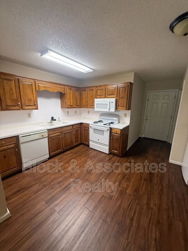 Foto del edificio - 1716 Sunny Ln