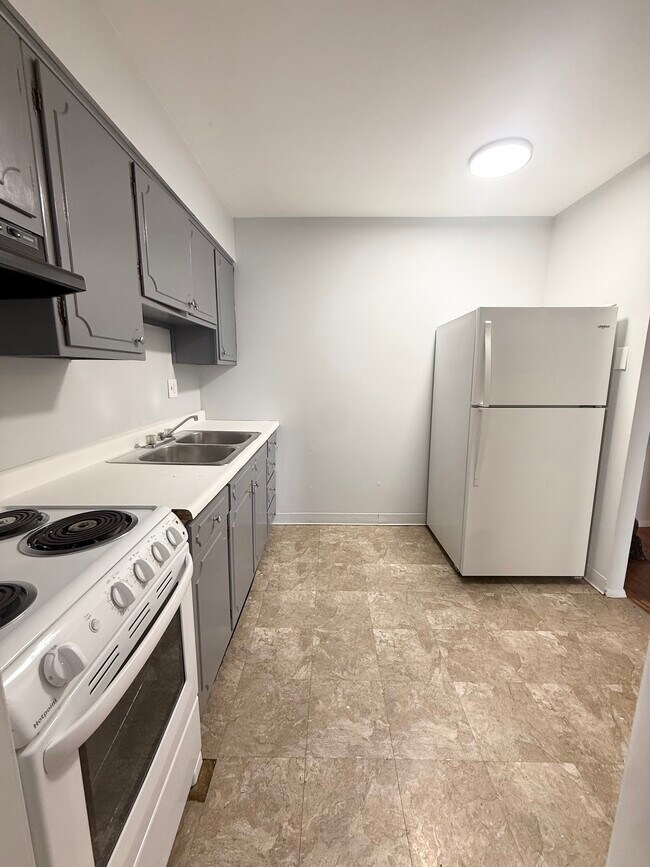 Building Photo - 2969 Four Towers Dr