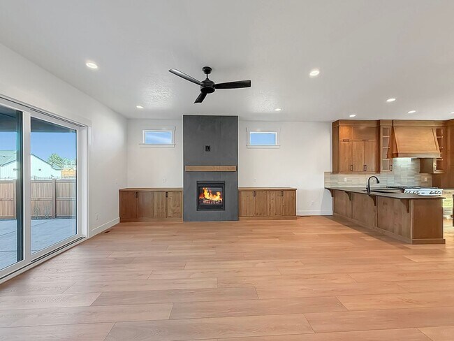 Foto del edificio - Luxury New Construction in Centerra: 4-Bed High-End Home, Dog Friendly, Fenced Yard, Near Downtow...