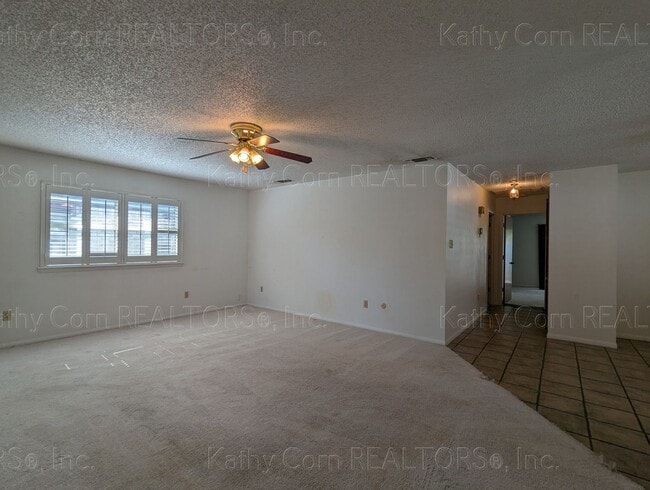 Building Photo - Two Bedroom Home