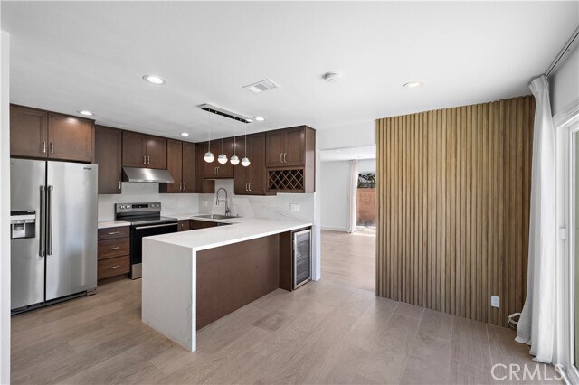 Foto del edificio - 822 E Borchard Ave