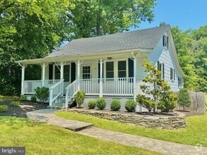 Building Photo - 118 W Hawthorne Dr