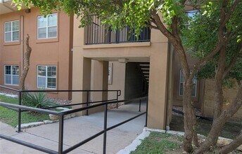 Building Photo - 6810 Deatonhill Dr