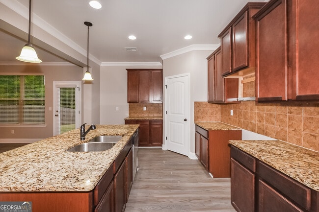 Building Photo - 4944 Longview Run