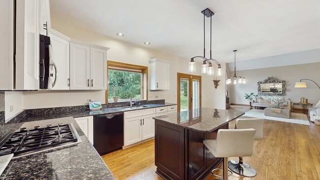 Building Photo - 7111 Saddle Oaks Dr