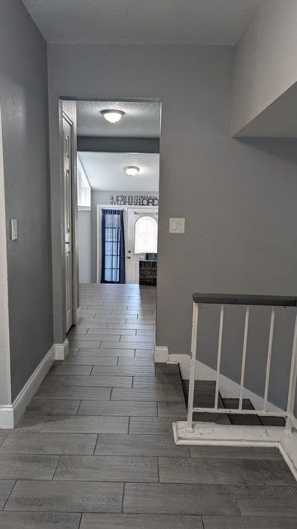 Foto del edificio - Beautiful Two-story home with Pool 3/2/2 car garage