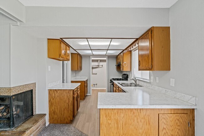 Foto del edificio - 6 br, 2 bath House - 3543 Ridgebriar Dr