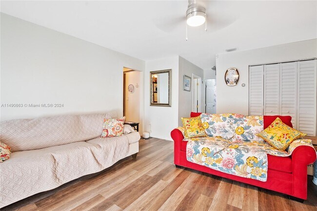 Foto del edificio - 5819 SW 4th St