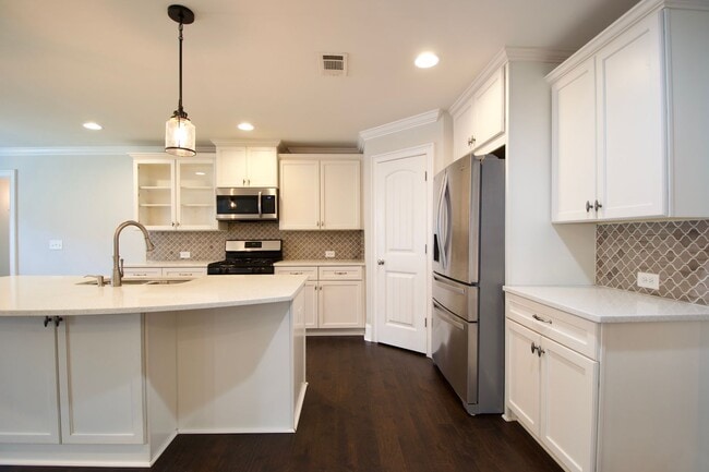 Building Photo - Cotswold S/D! 3Bed/2.5Bath Home with Fence...